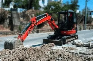 Demolición de estructura metálica industrial en Burgos