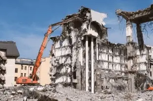 Demolición mecánica con excavadora en Burgos